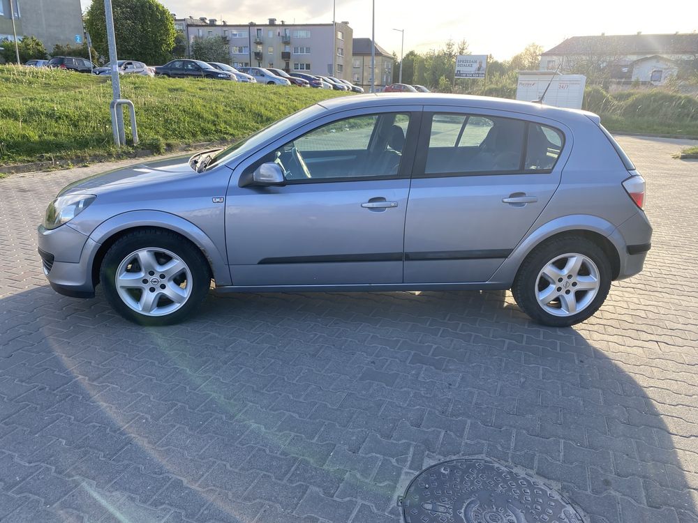 Opel Astra H 1.6 benzyna 2004r. 2kpl alufelg w pełni sprawna