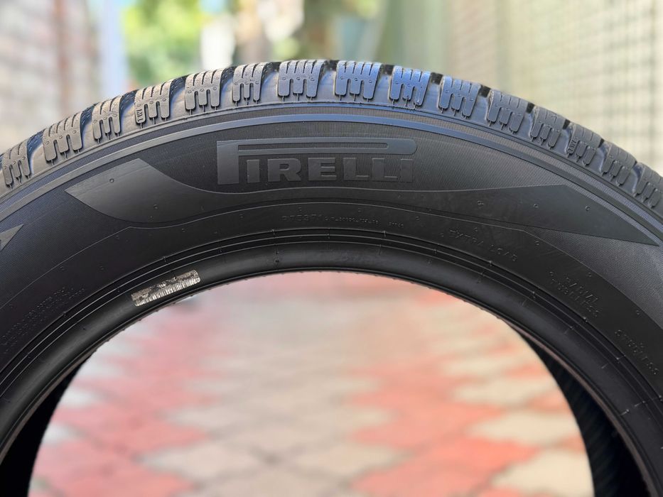 Зимові. Pirelli Vinter 2. 215\60\R17 -4шт -7.5мм.