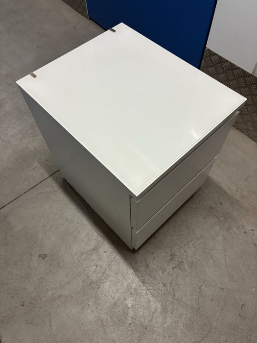 Mesinha de cabeceira MALM branca com vidro