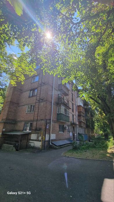 Продам 3 комн. квартиру 55 кв.м. на ул.Автозаводская 21 А,Куреневка
