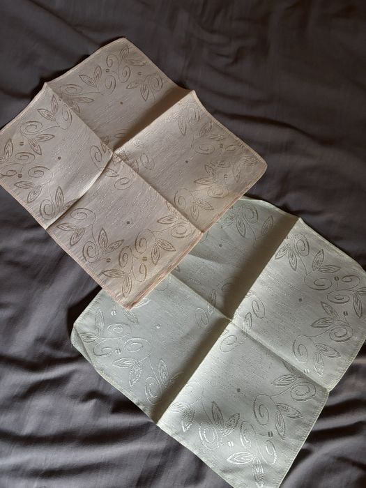 Вінтажні маленькі скатертини