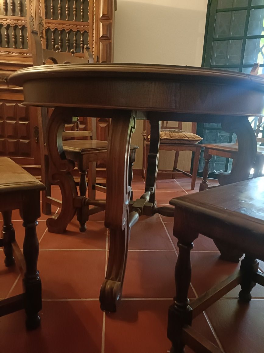 Mesa estilo Século XVII com 4 cadeiras
