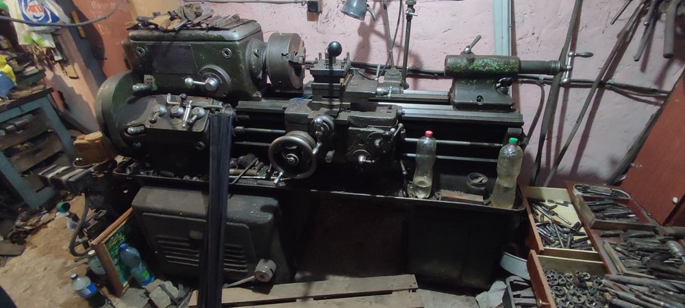 Токарний станок 1Є 61М