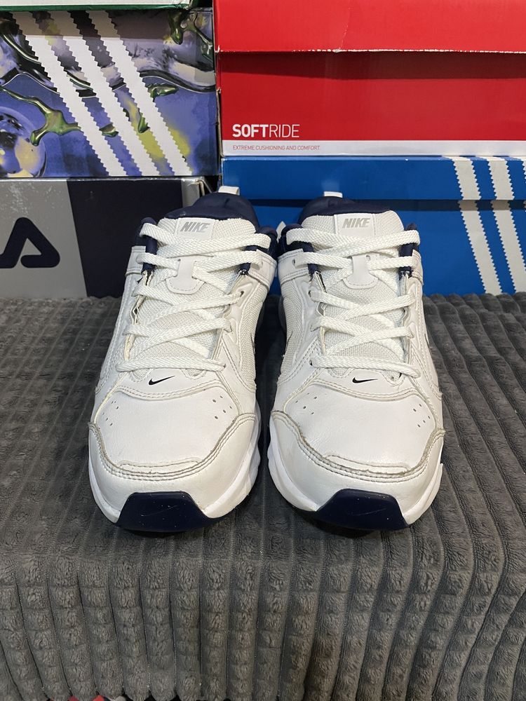Чоловічі кросівки Nike Defyallday 43(27,5см) оригінал