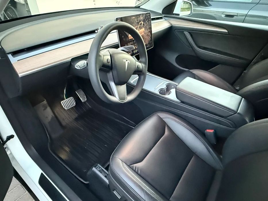 Tesla Y Tesla Model Y