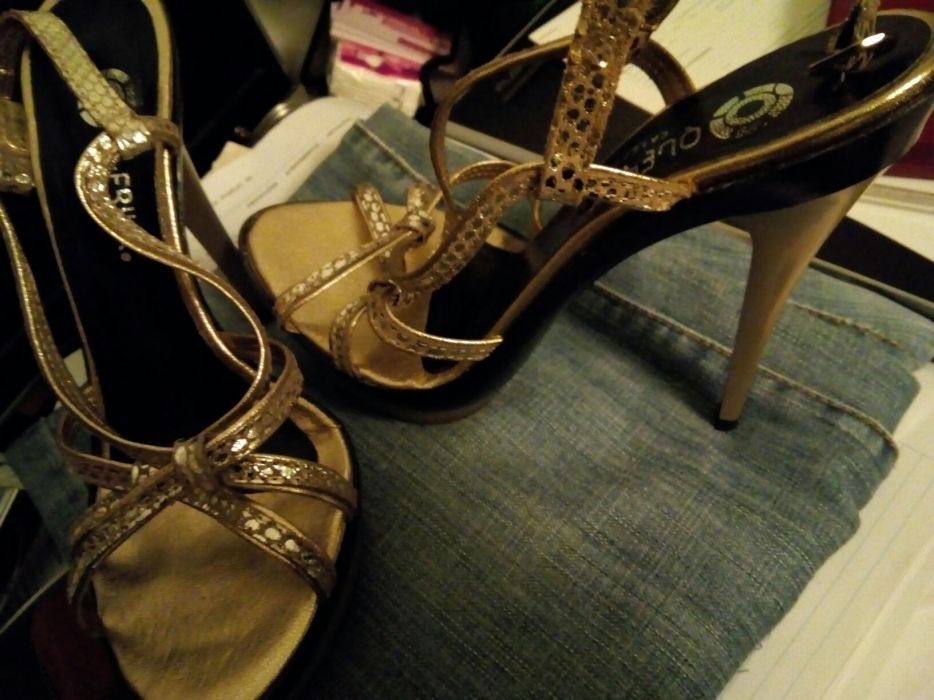 Sandálias douradas 38