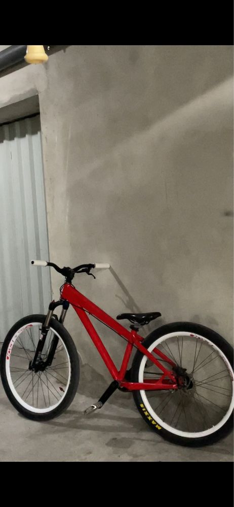 Dirt jump/ wheeling bike