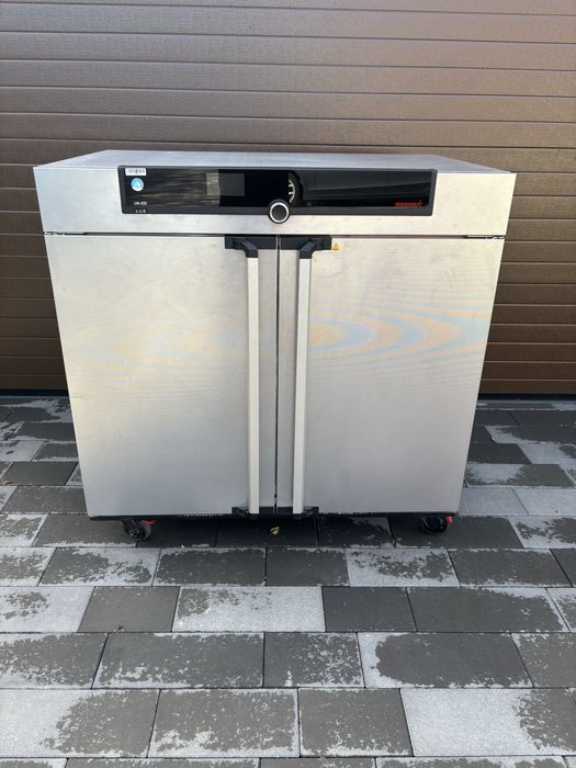 Suszarka laboratoryjna Memmert UN 450