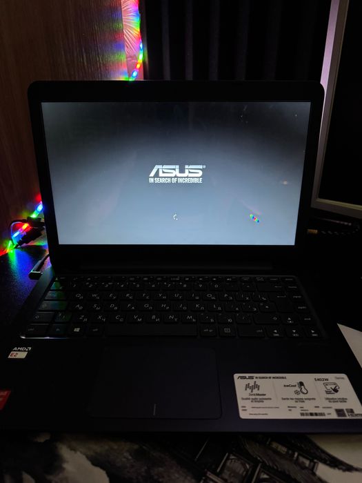 Ноутбук ASUS E402W