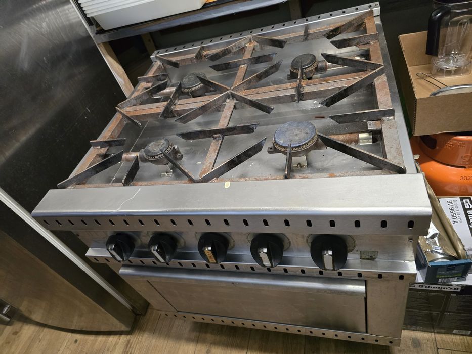 Fogão com forno tudo em inox em excelente condições