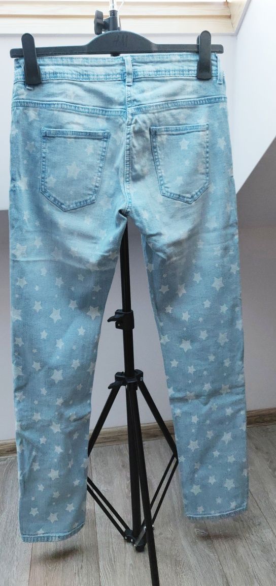 Spodnie jeansowe w gwiazdki. Firmy Gina. Rozmiar 36

#spodnie 
#spodni