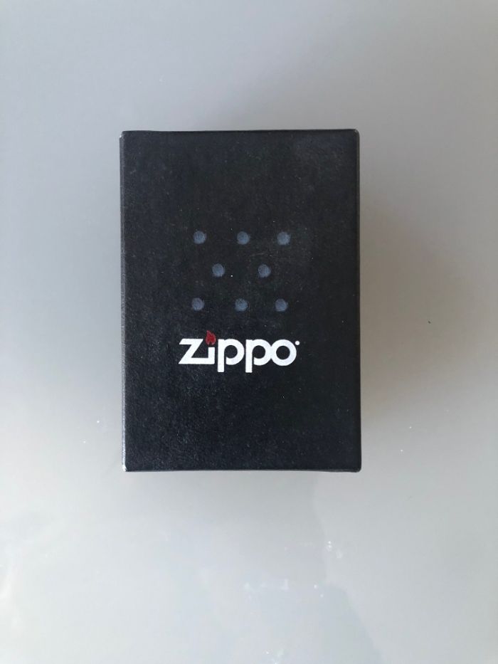 ZIPPO "Eye Chart" Preto Mate (preço inclui envio)