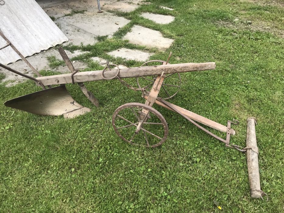 Stary pług konny jednoskibowy