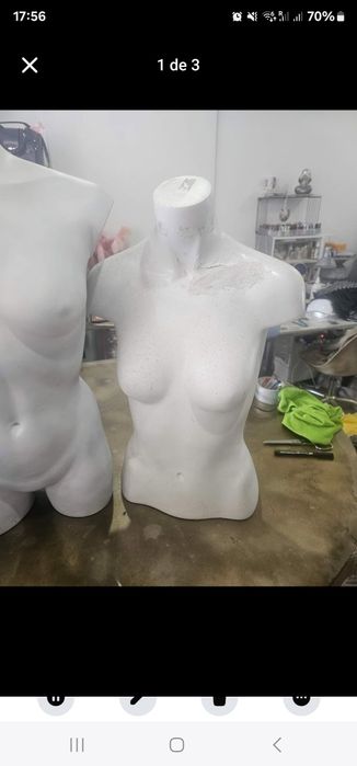 Manequim e prateleiras loja