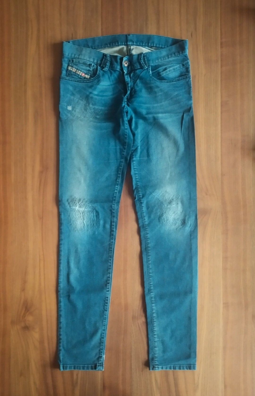 Jeansy slim marki Diesel. Rozmiar S/M.