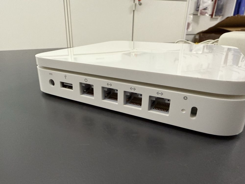 Роутер Apple Airport Extreme a1143