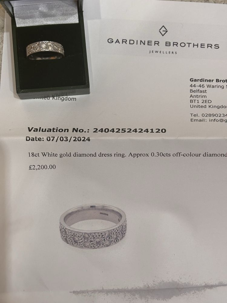 Piekny ciezki pierścionek  18 karat 750 białe złoto 0.33ct diamenty