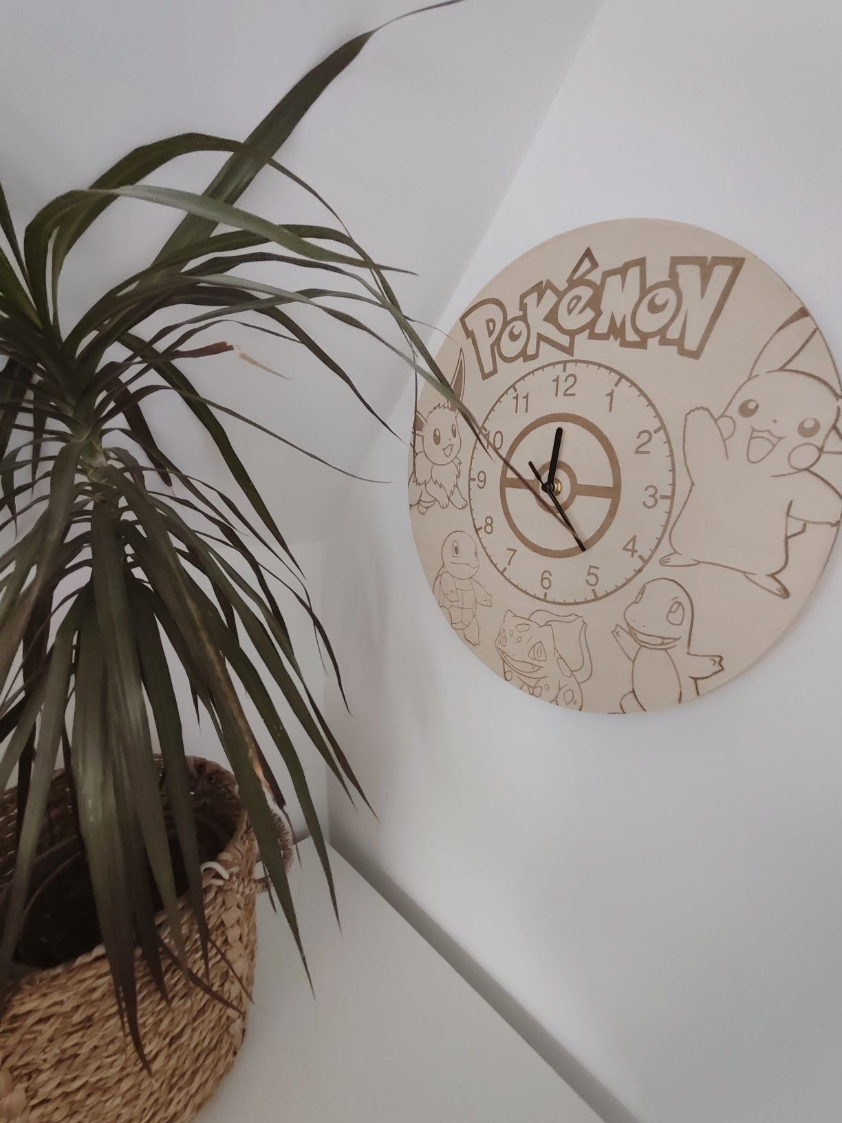 Duży drewniany zegar pokemony 37 cm