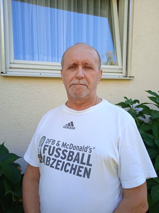 Помічник по господар/робітник для дому та двору