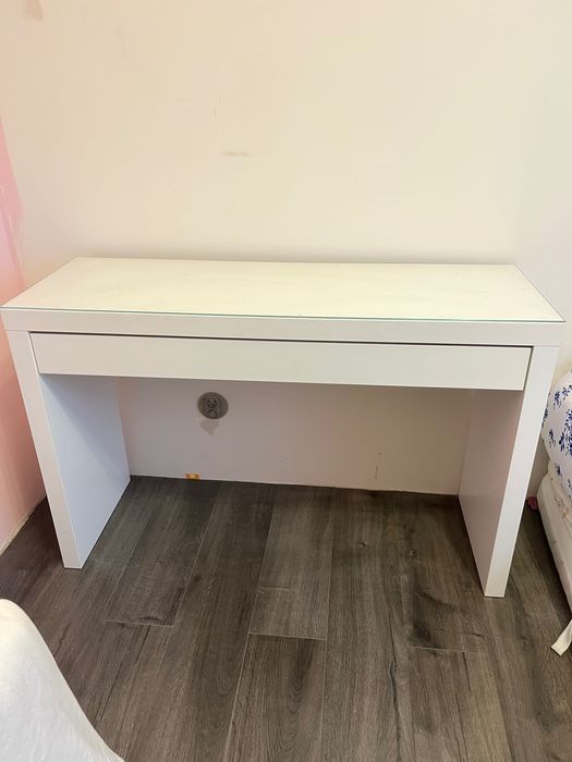 Toaletka malm z szyba