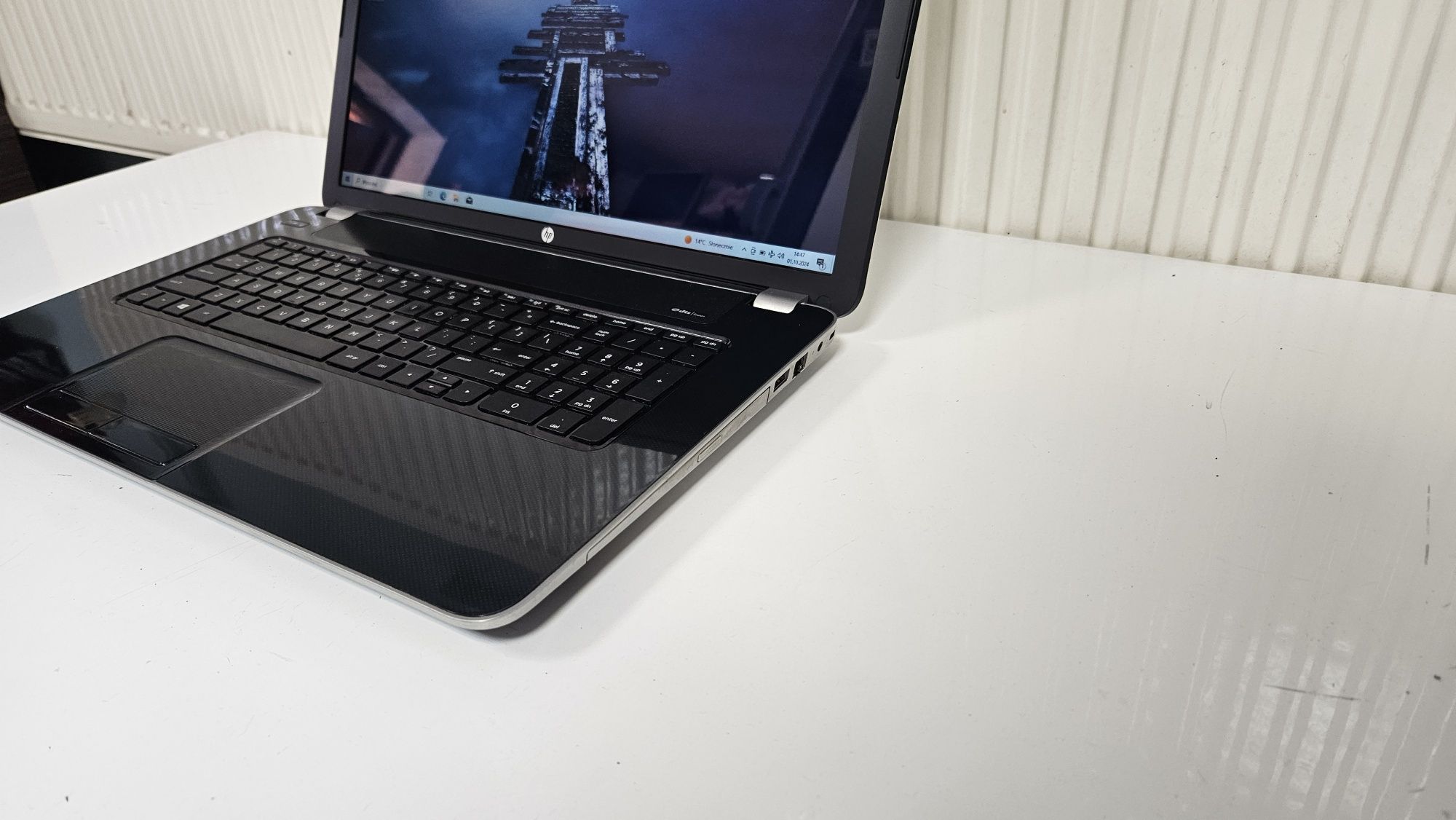 Duży HP Pavilion 17 17,3/A8-5500M/12GB/256SSD/WIN10