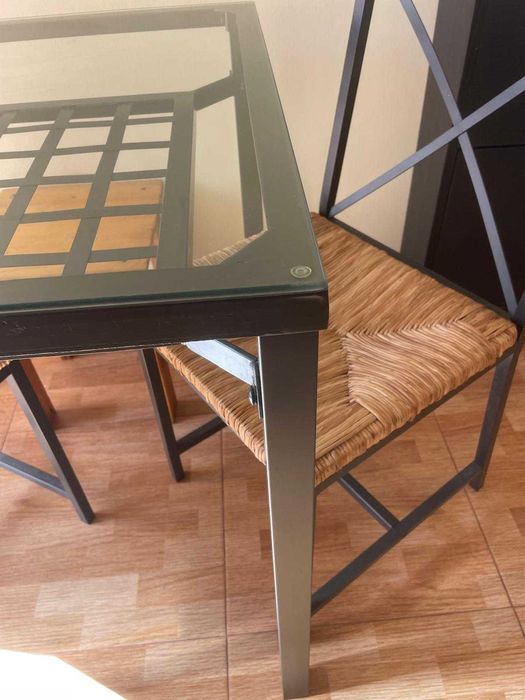 Mesa de vidro e ferro preto estilo industrial