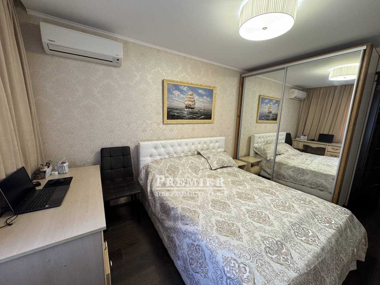 3-кімнатна квартира з ремонтом, перший поверх, цегляний будинок
