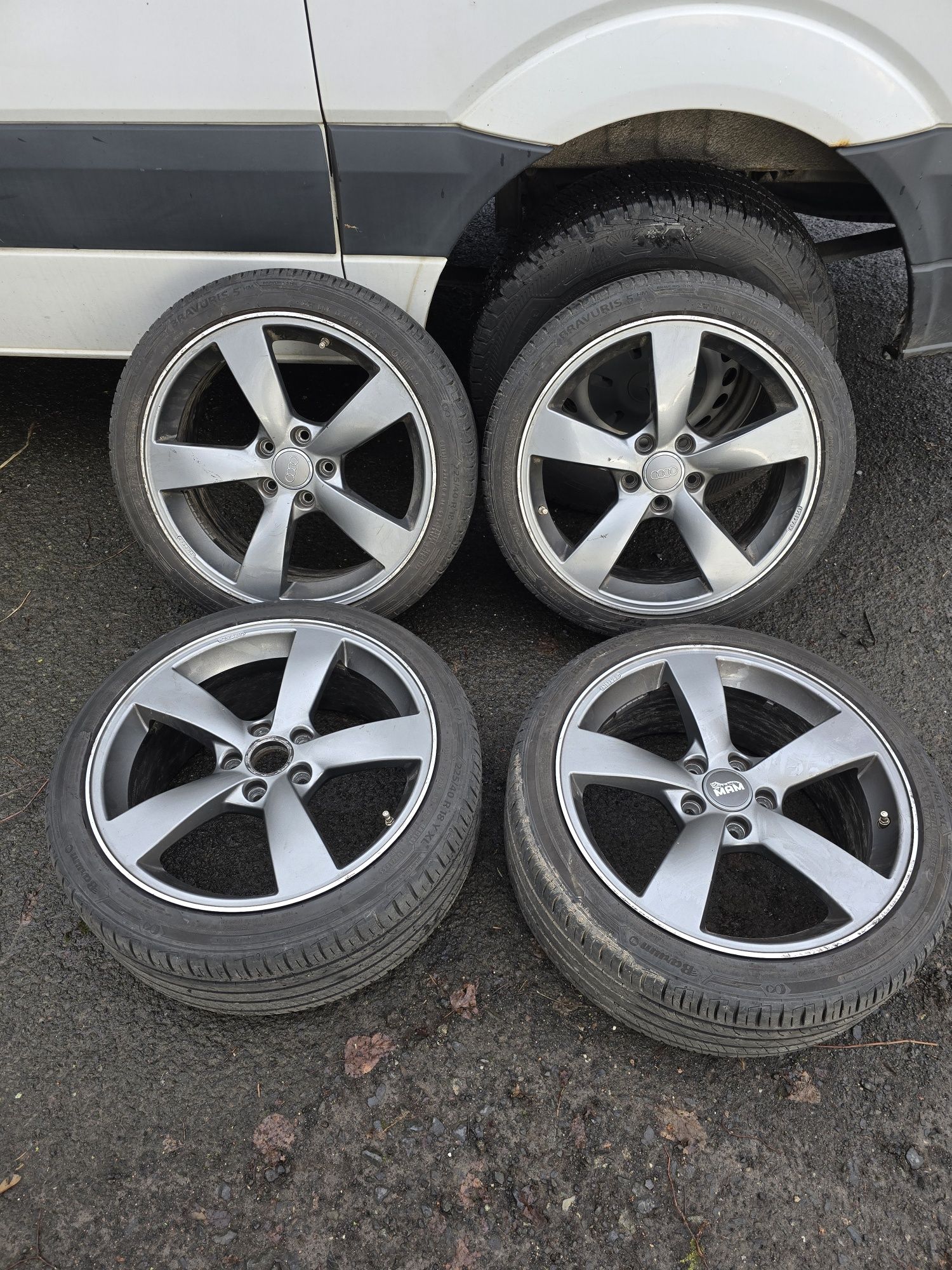 Koła felgi aluminiowe Audi A3  18 cali Opony lato 6 mm