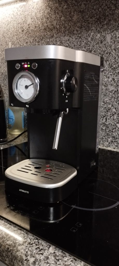 Maquina de café moído