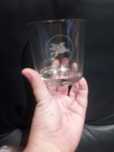 11 copos de whisky
