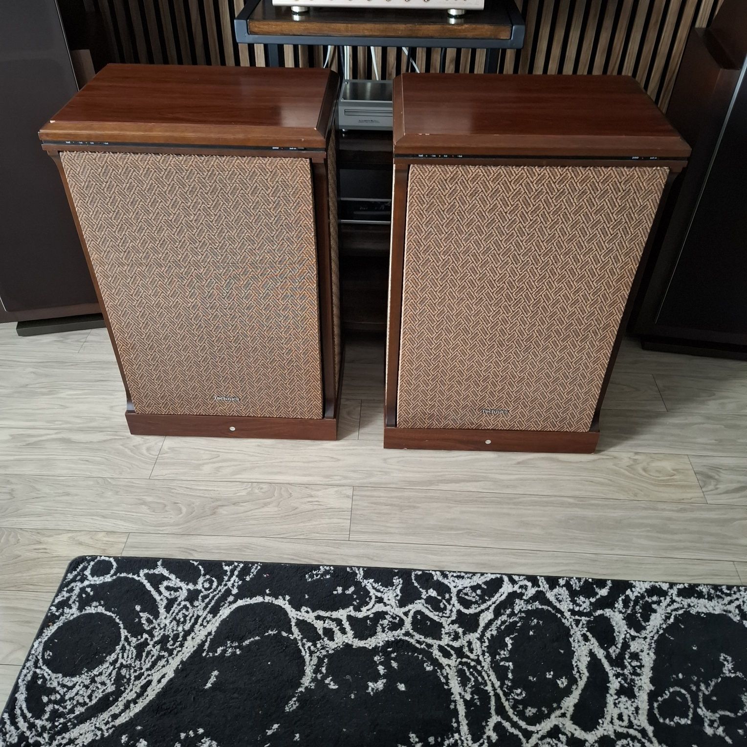 Kolumny technics