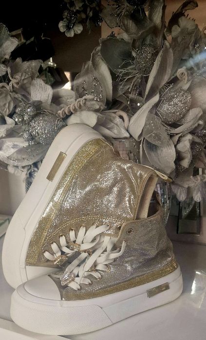 Buty damskie trampki z ozdobami