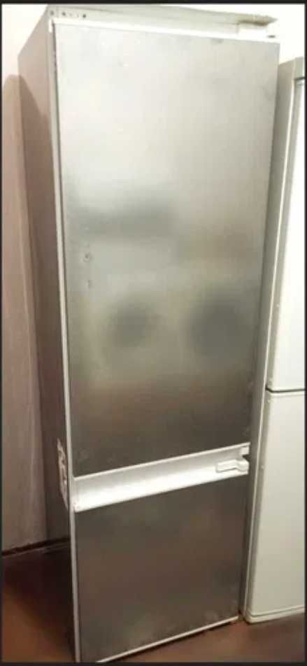 Продам німецький вбудований холодильник з морозилкою,б/в