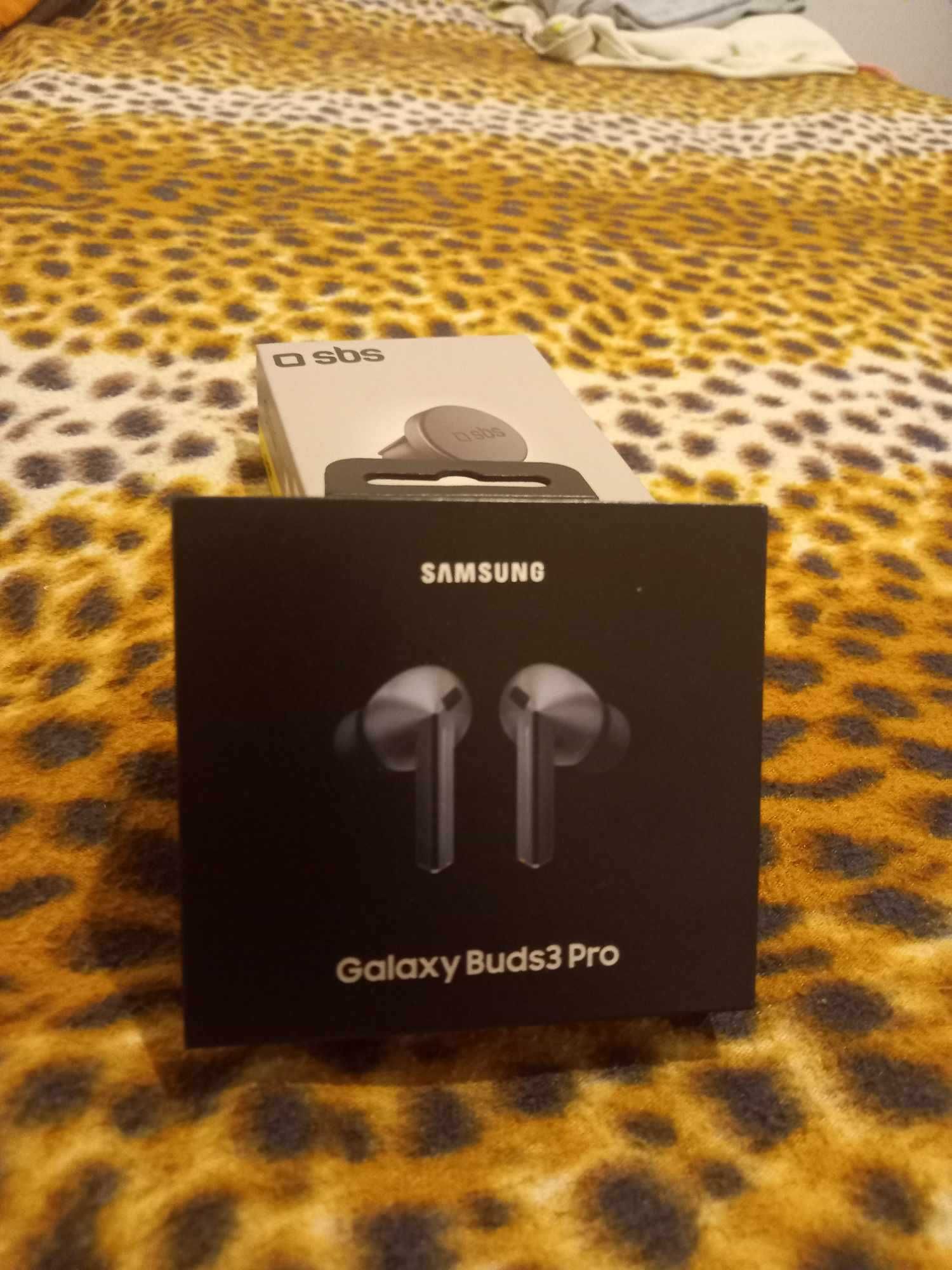 BUDS 3 PRO GALAXY selados novos.