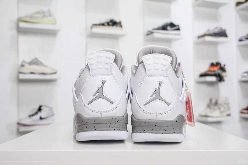 Buty-Trampk-Jordan 4 retrotechwhiteOre R.40