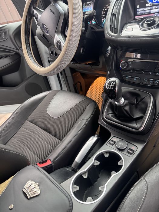 Продам авто Ford Kuga2016