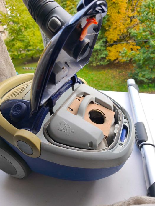 Пилосос Electrolux Classic Silence ZCS2000EL пылесос швеция