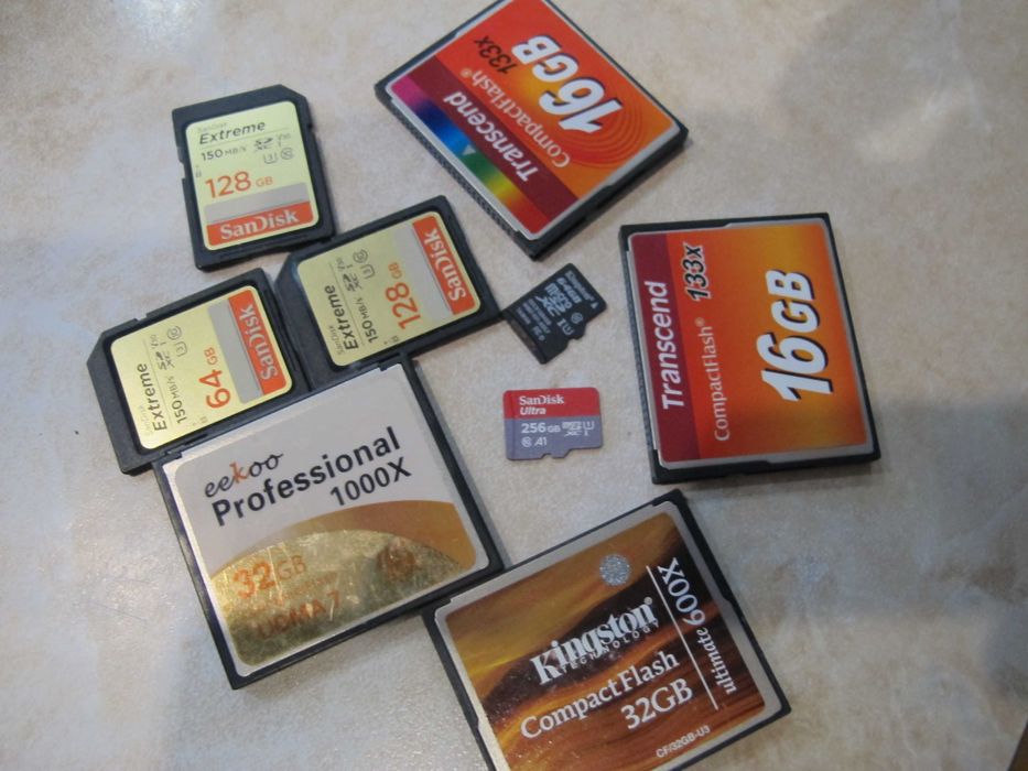 Карти памяті CF, SD, micro SD - 128GB, 256GB