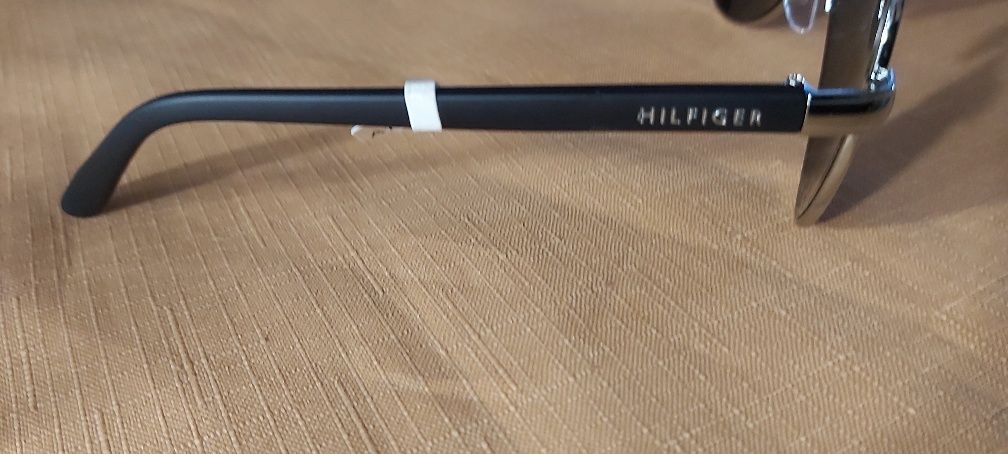 Tommy Hilfiger OM 610 kultowe okulary przeciwsłoneczne