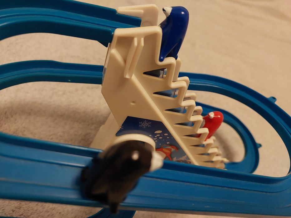 Zabawka zjeżdżalnia pingwinów