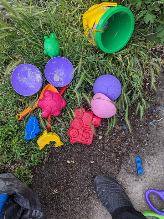 игрушки для песочницы и мячики надувные