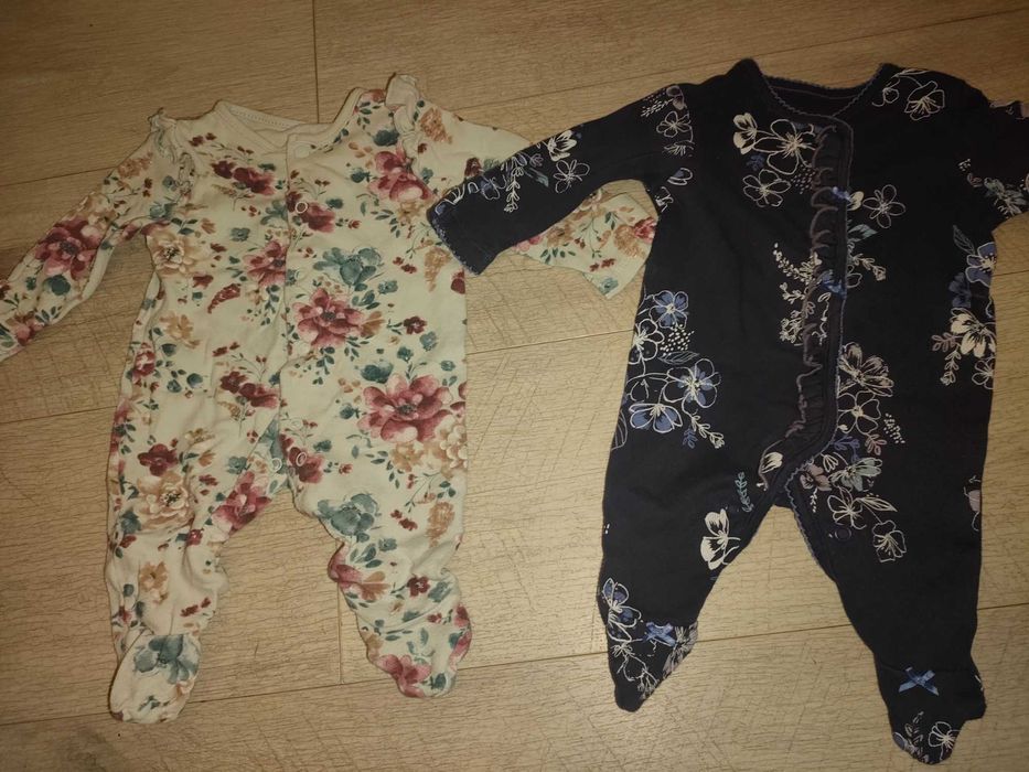 Dwa malutkie śpiochy w kwiaty