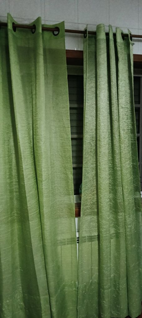 Conjunto de 2 cortinados em verde alface