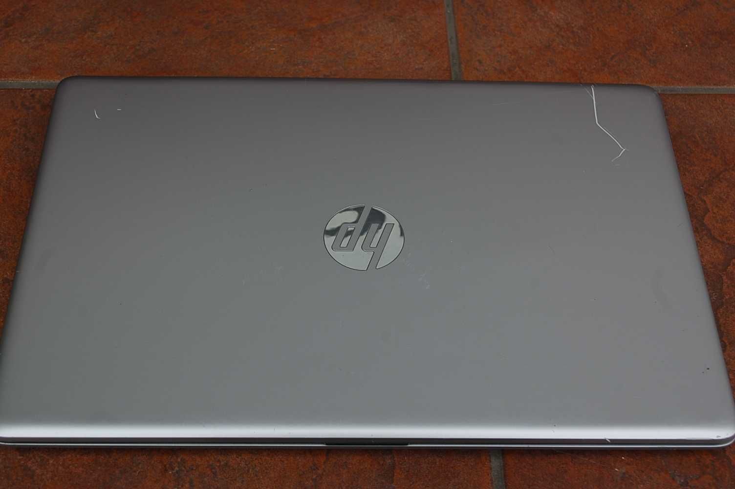 Laptop HP 255 G7 15,6" AMD A6 4G / 256GB SSD/Amd Radeon R4 Graphics