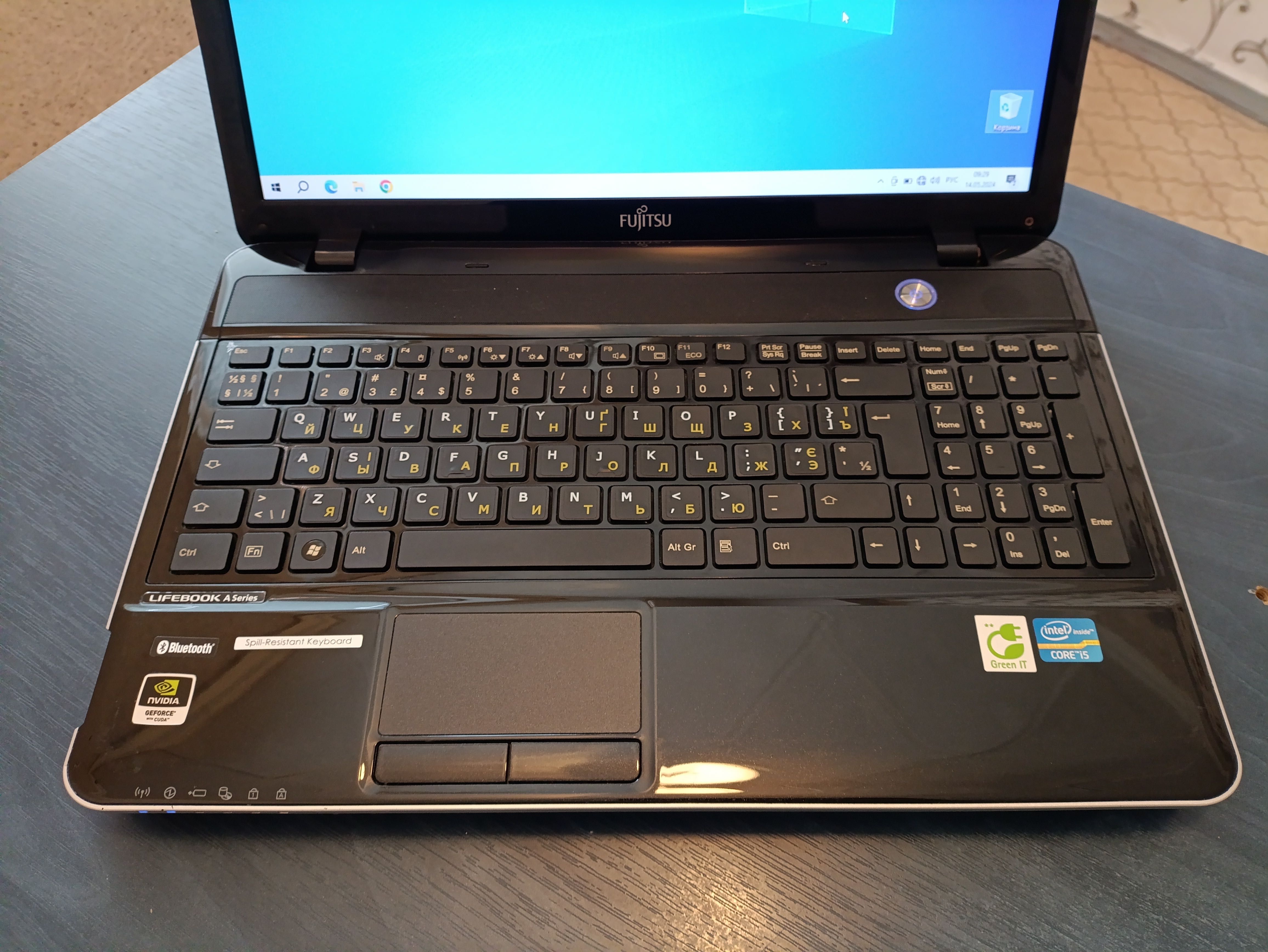 Fujitsu Lifebook AH531 / 15.6" / DDR3 8GB / 750GB (SSD + HDD) / Win 10