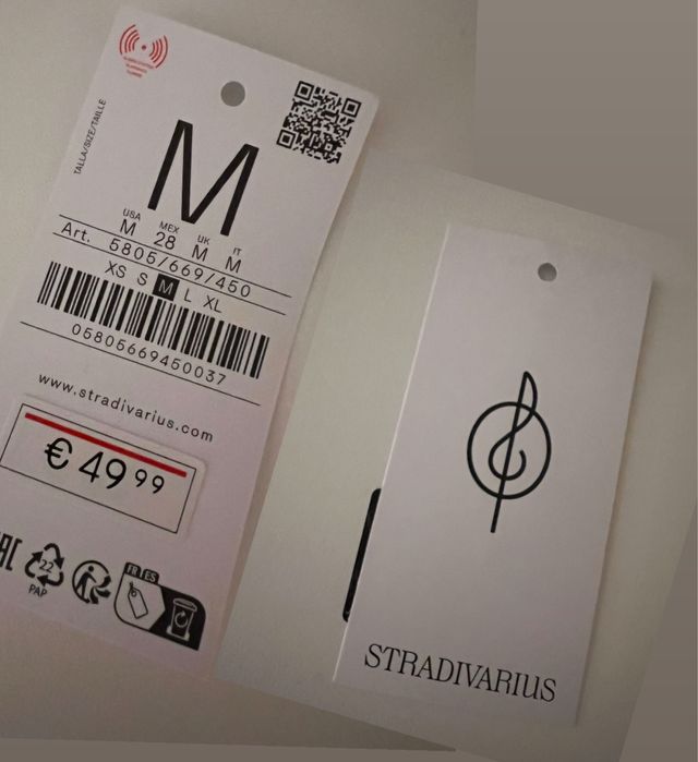 до покупки подарунок на вибір кросівки або сумка до образу