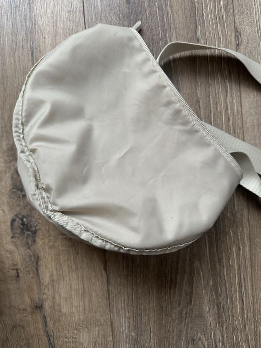 Сумка бананка uniqlo