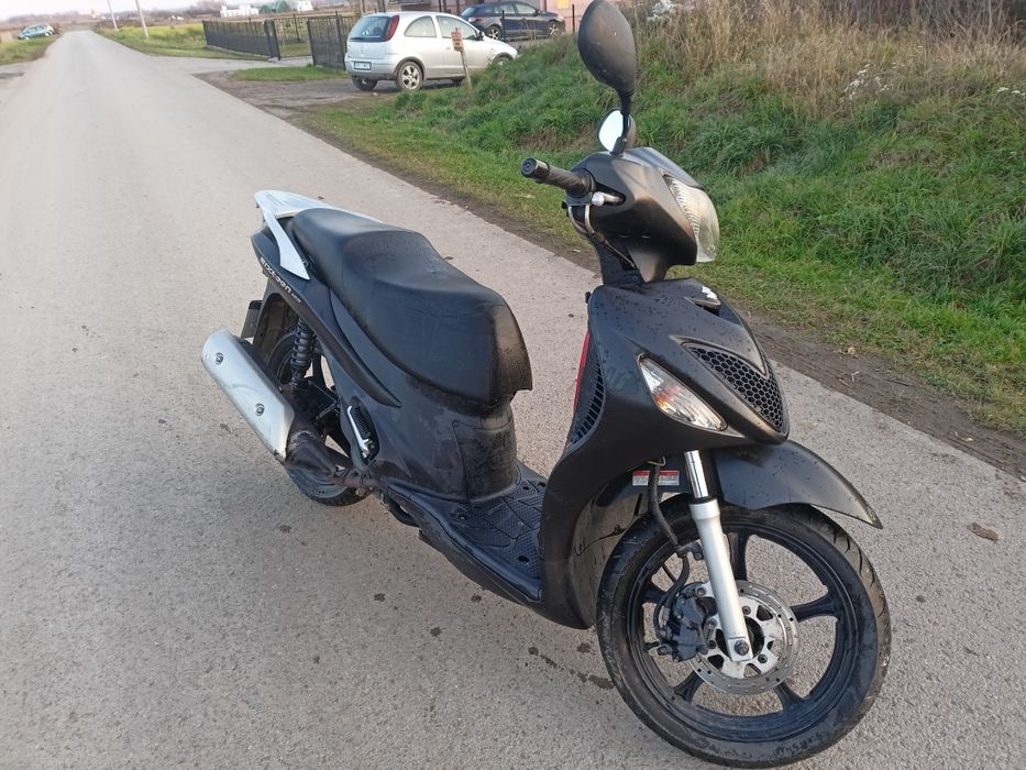 Skuter Suzuki Burgan/Sixteen 125/