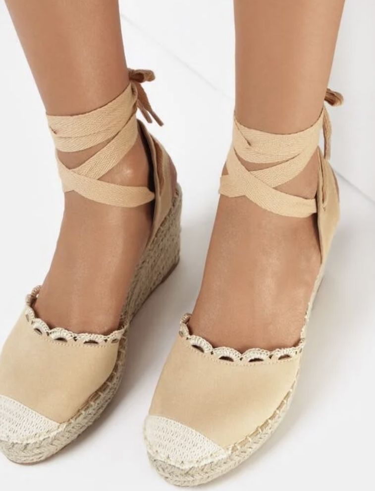 Buty na koturnie