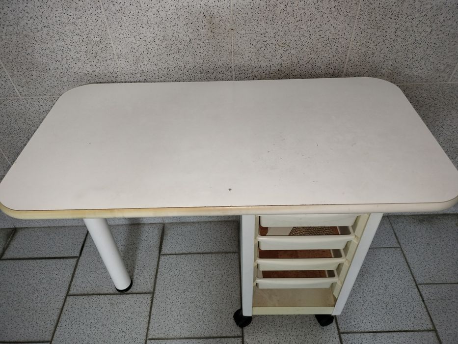 Mesa Manicure com gavetas